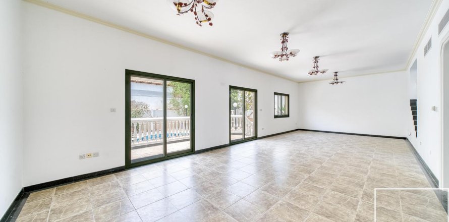 5 bedrooms Villa in Jumeirah 3, UAE No. 194555