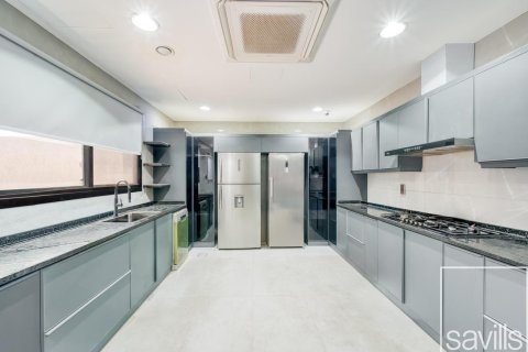 4 bedrooms Villa in Al Aweer, UAE No. 194554 4