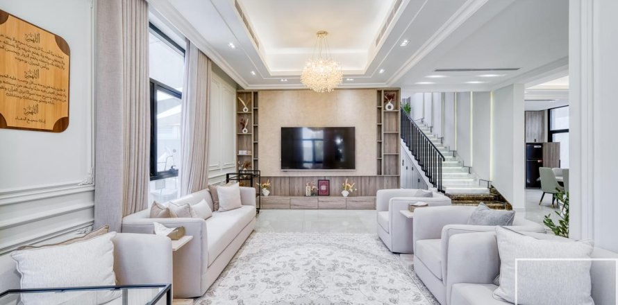 4 bedrooms Villa in Al Aweer, UAE No. 194554