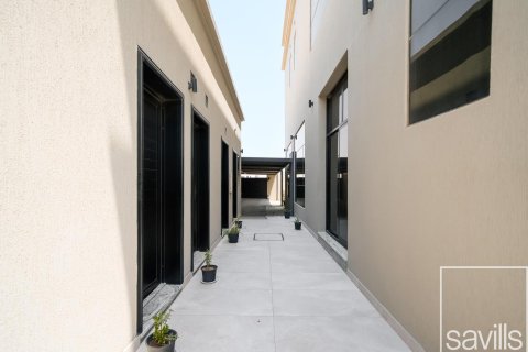 4 bedrooms Villa in Al Aweer, UAE No. 194554 5