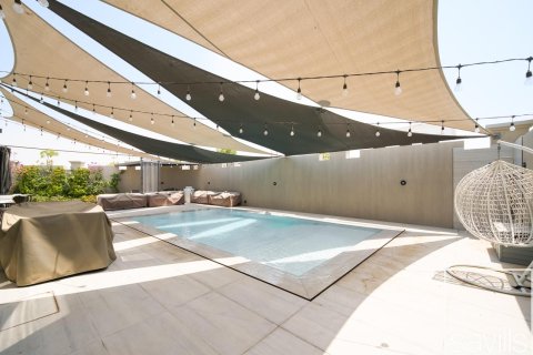 4 bedrooms Villa in Al Aweer, UAE No. 194554 6