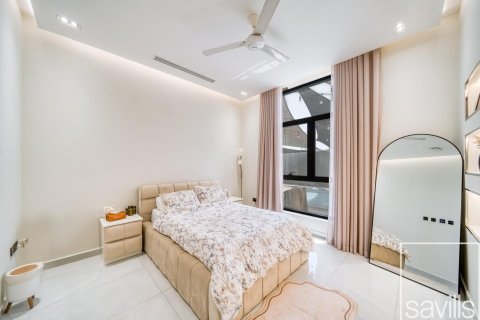 4 bedrooms Villa in Al Aweer, UAE No. 194554 14