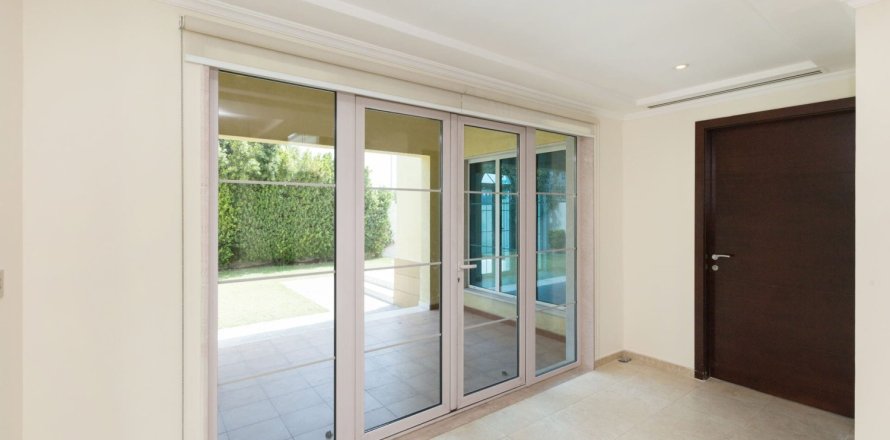 Villa de 3 dormitorios en Jumeirah Park, UAE No. 142959