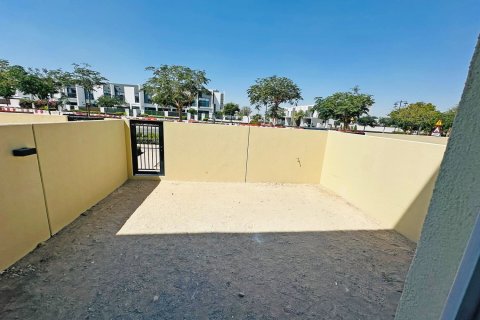 2 bedrooms Townhouse in Dubai Land, UAE No. 142963 8