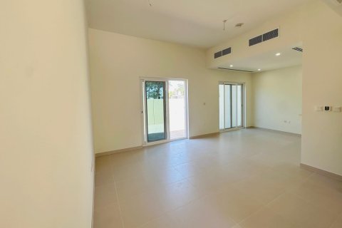 2 bedrooms Townhouse in Dubai Land, UAE No. 142963 11