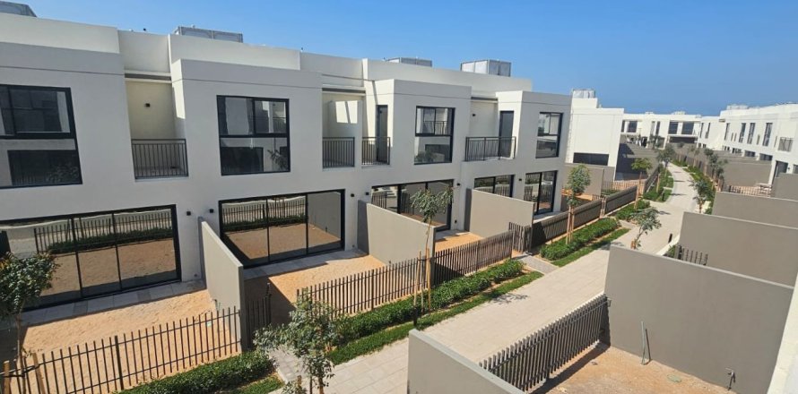 3 bedrooms Townhouse in Ras Al Khaimah, UAE No. 183858