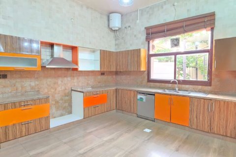 4 bedrooms Villa in Khuzam, UAE No. 183857 9