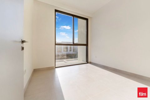 3 bedrooms Villa in Dubai, UAE No. 137255 12