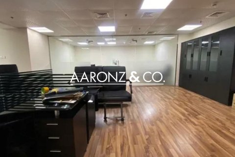 107m² Office in Jumeirah Lake Towers, UAE No. 139942 3