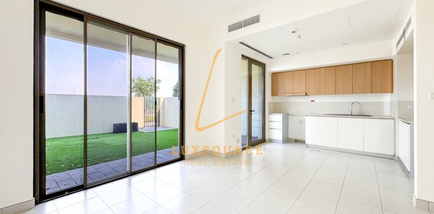 3 bedrooms Villa in EMAAR South, UAE No. 139940