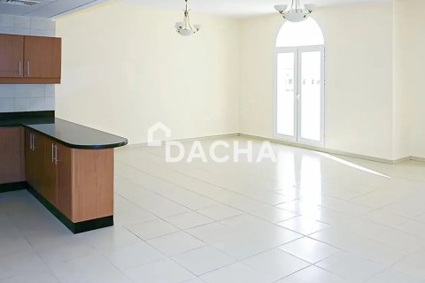 Apartment de 2 dormitorios en District 10, UAE No. 210352 3