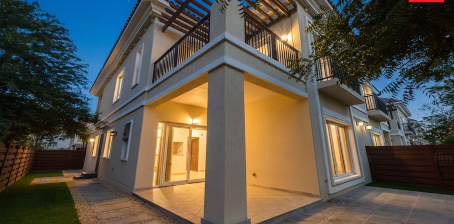 Villa de 4 chambres à Dubai, UAE No. 140597