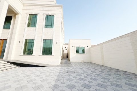 Villa de 9 dormitorios en Abu Dhabi, UAE No. 33036 3