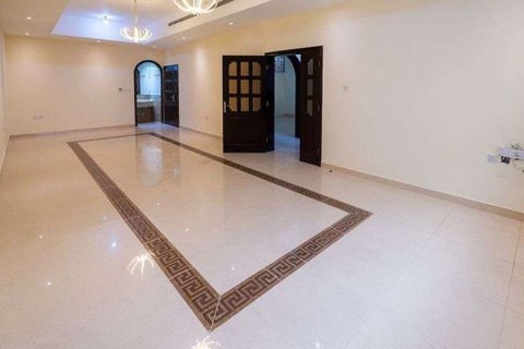 Villa de 7 dormitorios en Al Zaab, UAE No. 33037 1