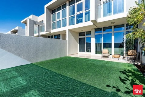 3 bedrooms Townhouse in Dubai, UAE No. 137372 8