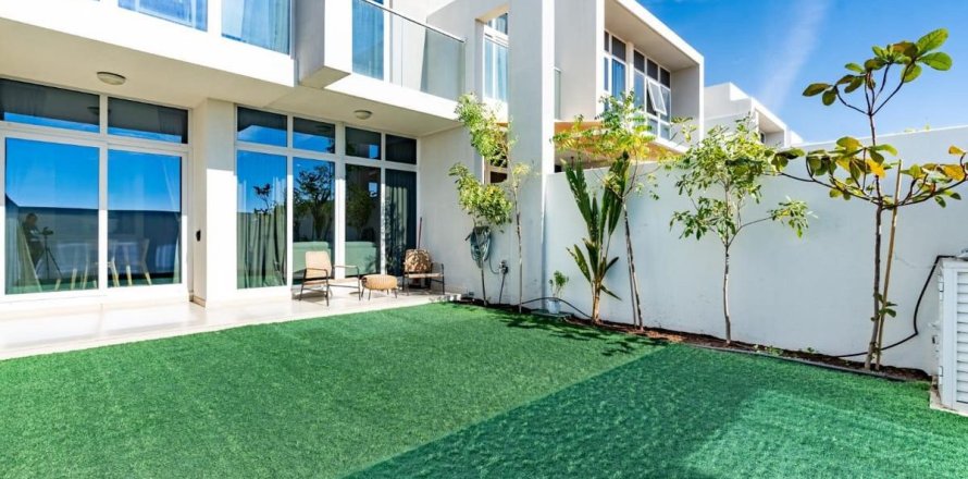 3 bedrooms Townhouse in Dubai, UAE No. 137372