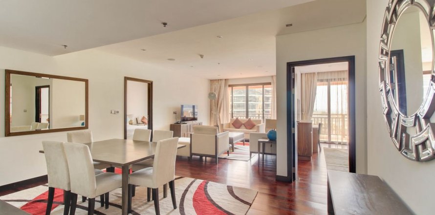 Квартира с 2 спальнями в Пальма Джумейра, ОАЭ №137376