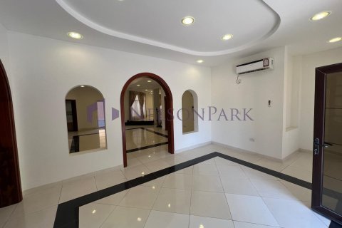 7 bedrooms Villa in Doha, Qatar No. 57966 3