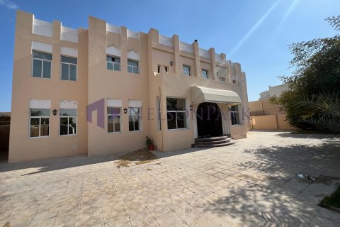 7 bedrooms Villa in Doha, Qatar No. 57966 1