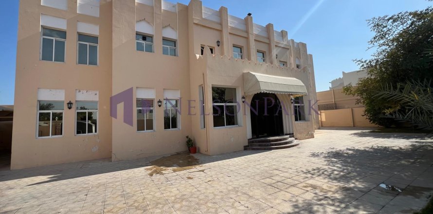 7 bedrooms Villa in Doha, Qatar No. 57966