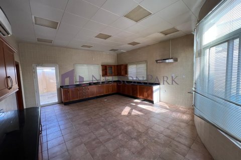 7 bedrooms Villa in Doha, Qatar No. 57966 12
