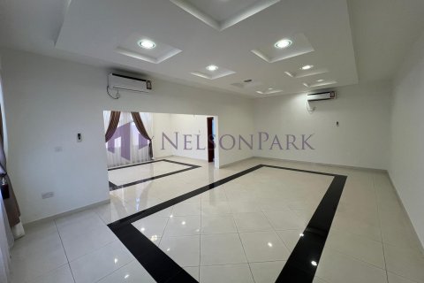 7 bedrooms Villa in Doha, Qatar No. 57966 5