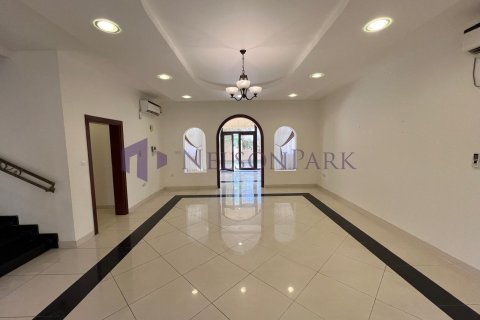 7 bedrooms Villa in Doha, Qatar No. 57966 13