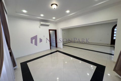 7 bedrooms Villa in Doha, Qatar No. 57966 6