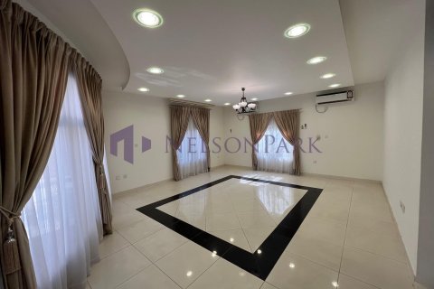 7 bedrooms Villa in Doha, Qatar No. 57966 11