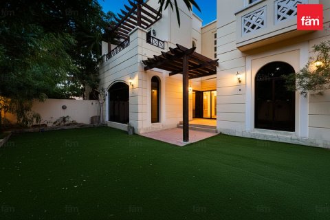 Villa de 4 dormitorios en Dubai, UAE No. 135781