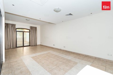 Villa de 4 dormitorios en Dubai, UAE No. 135781 8