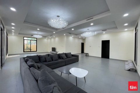 Villa de 5 dormitorios en Al Furjan, UAE No. 135776 4
