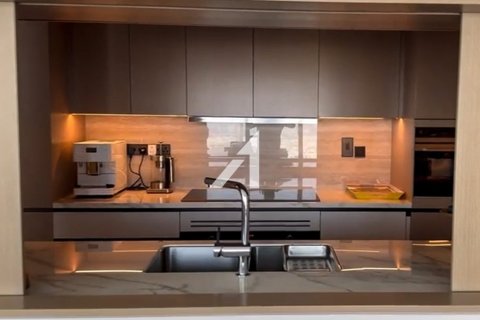 Квартира с 3 спальнями в Zabeel, ОАЭ №140127 10