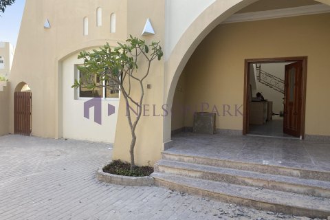 4 bedrooms Villa in Doha, Qatar No. 58216 1