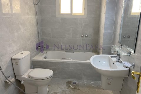 4 bedrooms Villa in Doha, Qatar No. 58216 9