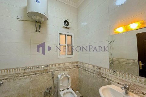 6 bedrooms Villa in Doha, Qatar No. 58229 8
