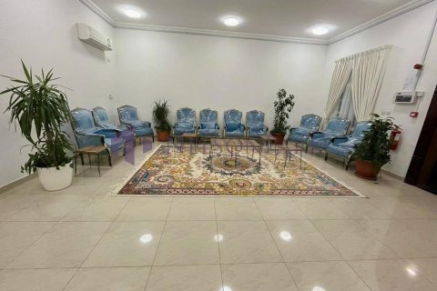 6 bedrooms Villa in Doha, Qatar No. 58229 1