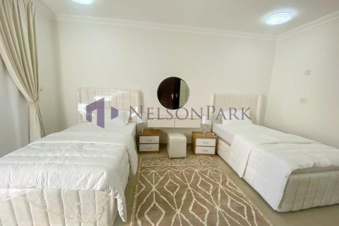 6 bedrooms Villa in Doha, Qatar No. 58229 2