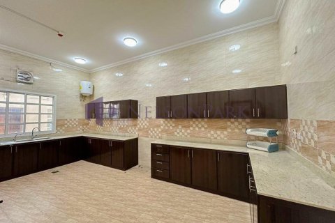 6 bedrooms Villa in Doha, Qatar No. 58229 3