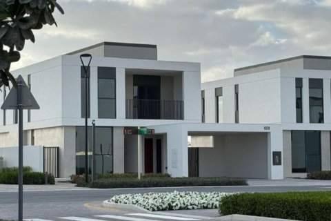 4 bedrooms Villa in EMAAR South, UAE No. 141950 12