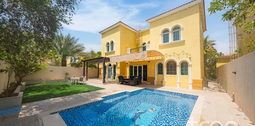 Villa de 3 chambres à Legacy, UAE No. 186629
