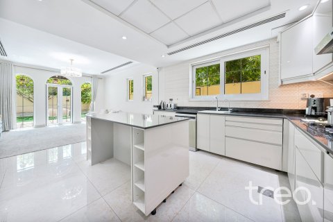 Villa de 3 chambres à Legacy, UAE No. 186629 10