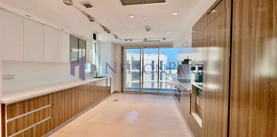 4 bedrooms Duplex in Doha, Qatar No. 58286