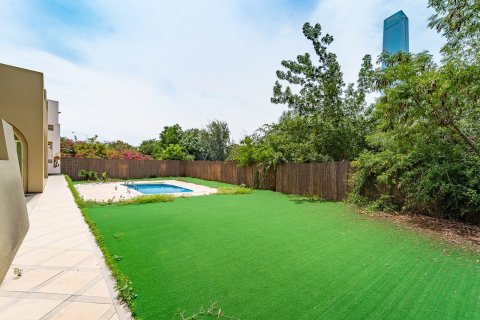 Villa de 4 dormitorios en Jumeirah Islands, UAE No. 183220 11