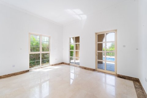 Villa de 4 dormitorios en Jumeirah Islands, UAE No. 183220 7