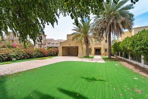 Villa de 4 dormitorios en Jumeirah Islands, UAE No. 183220 3