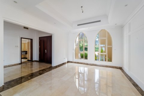 Villa de 4 dormitorios en Jumeirah Islands, UAE No. 183220 9