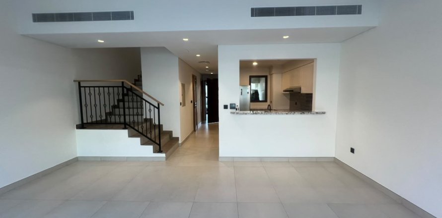 Townhouse de 4 dormitorios en Golf City, UAE No. 183218