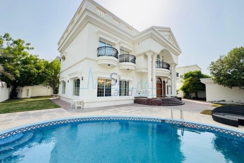 Villa de 5 dormitorios  No. 106971 2