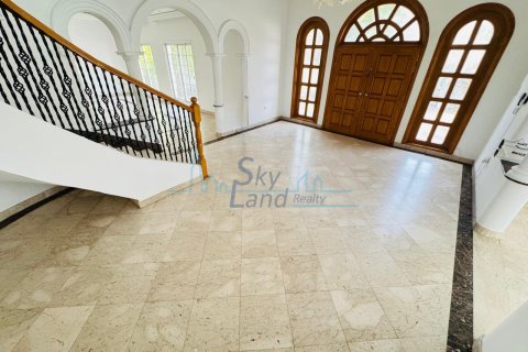 Villa de 5 dormitorios  No. 106971 12